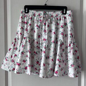 NWT!! Lulu’s White Floral Tiered Mini Skirt Cute Factor - Medium